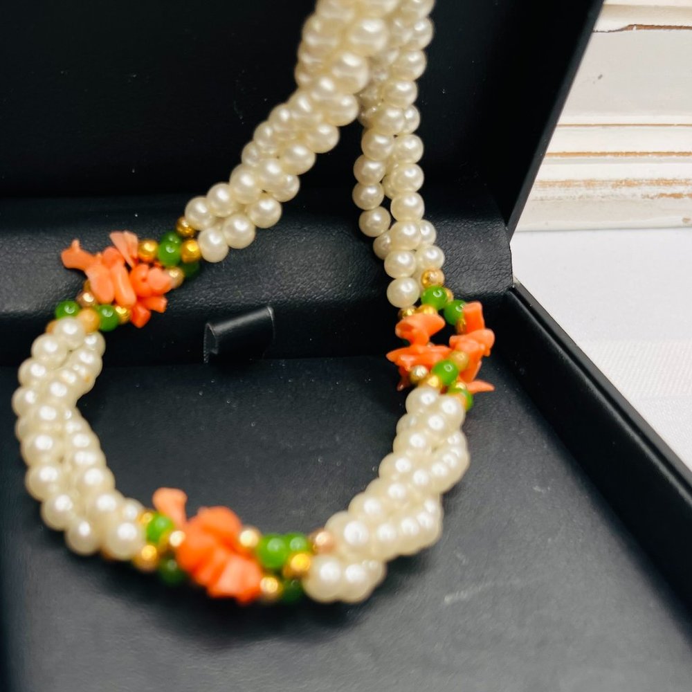 🕊️ Vintage Victorian-Style Pearl & Coral Necklace – Twisted Triple Strand